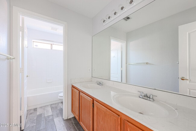 Building Photo - 4432 E Anderson Dr