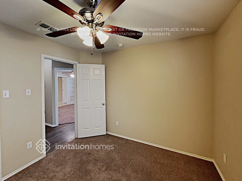 Building Photo - 905 Hidden Oaks Dr