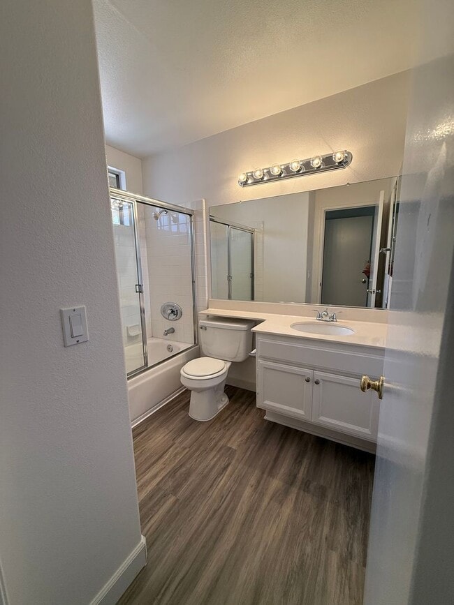 Building Photo - Terrific 2br/2Ba Townhome in La Cresta -  ...