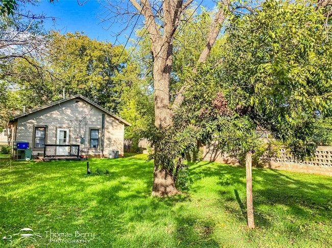 Building Photo - 2807 Russell Ave