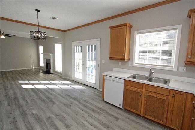 Building Photo - 2951 Belfaire Lake Dr