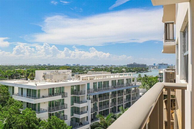 Building Photo - 6039 Collins Ave