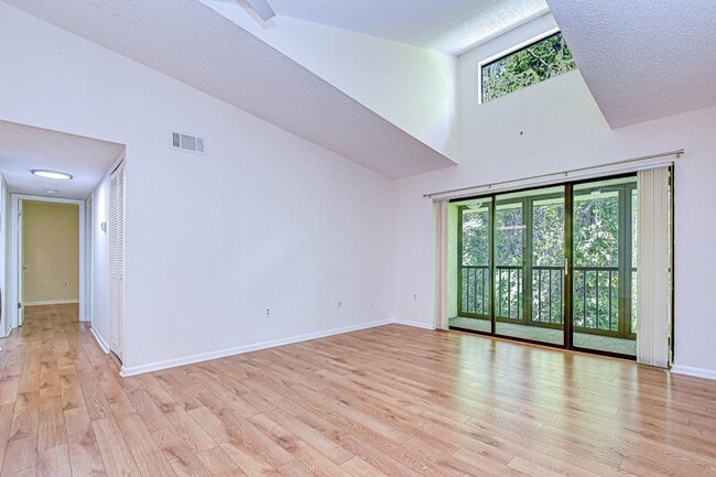 Building Photo - 3161 Lake Pine Way S