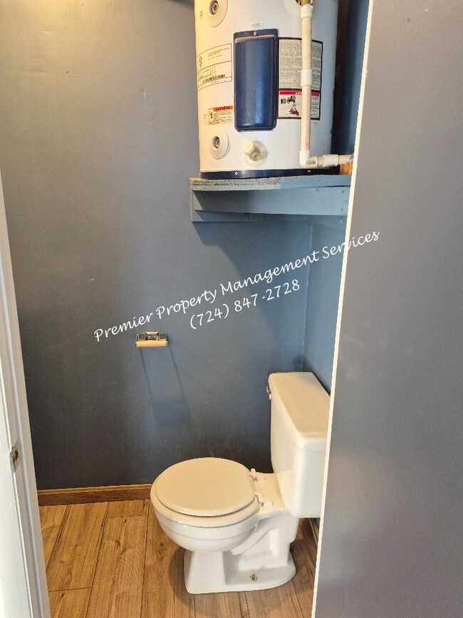 Building Photo - 451 Maplewood Ave