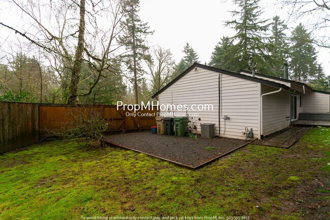 Building Photo - Updated Three Bedroom Gem in Lake Oswego!
