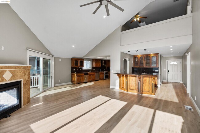 Building Photo - 4730 Spinnaker Way