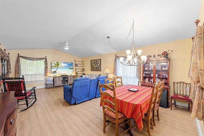 Building Photo - 6809 SE Yorktown Dr