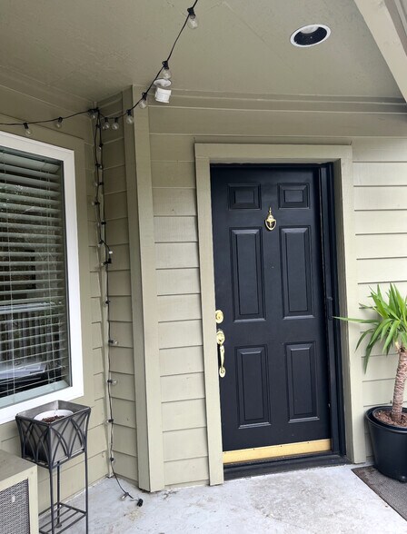 Building Photo - 5064 Foothills Dr