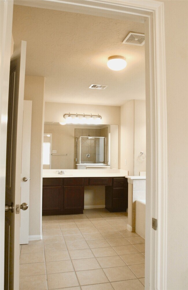 Building Photo - 24834 Colonial Maple Dr