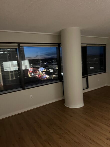 Building Photo - 127 Greyrock Pl