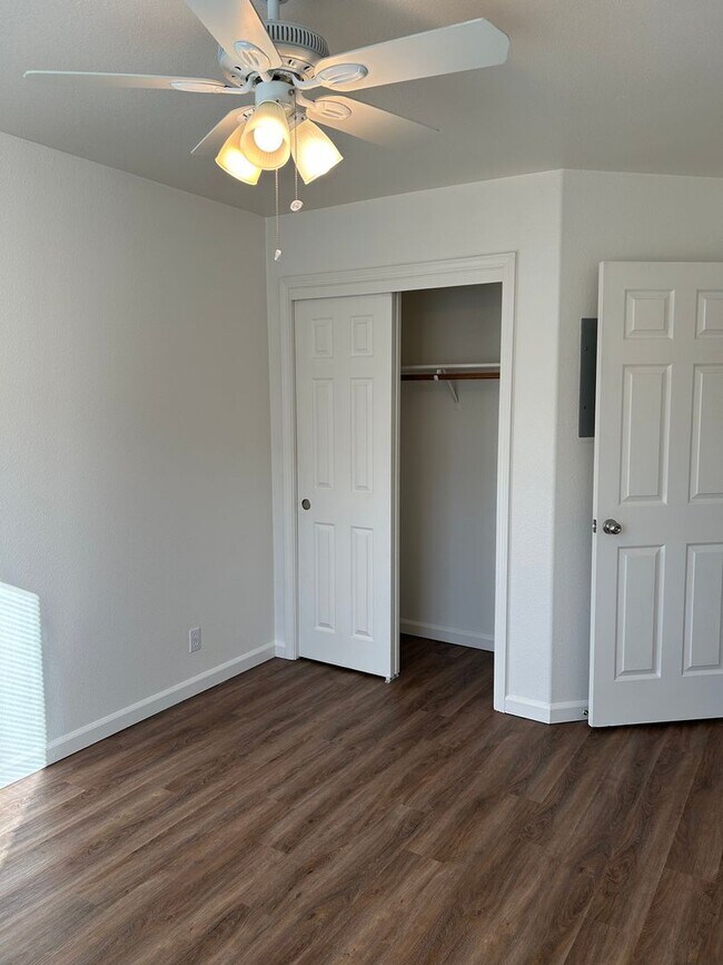 Building Photo - 582 Morgan Dr