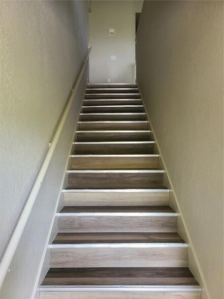 Building Photo - 8911 Manor Loop