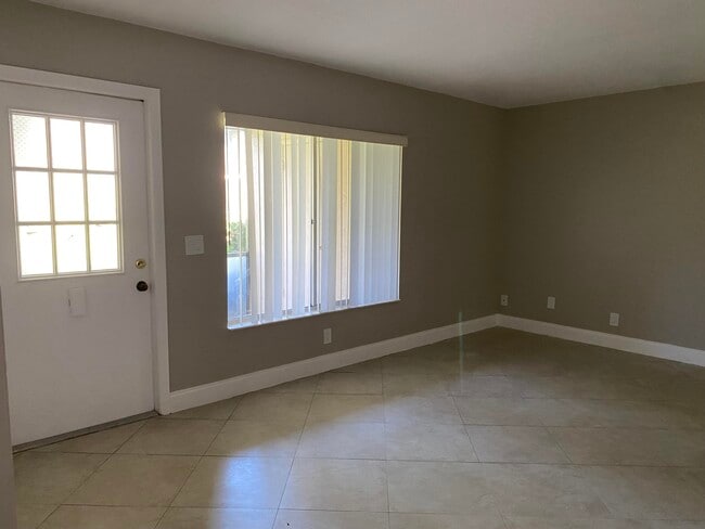 Building Photo - 109 Lake Pine Cir