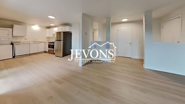 Building Photo - 2076 E 56th St