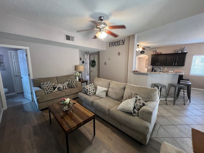 Building Photo - Charming 3-Bed, 2.5-Bath Home with Cozy Fi...