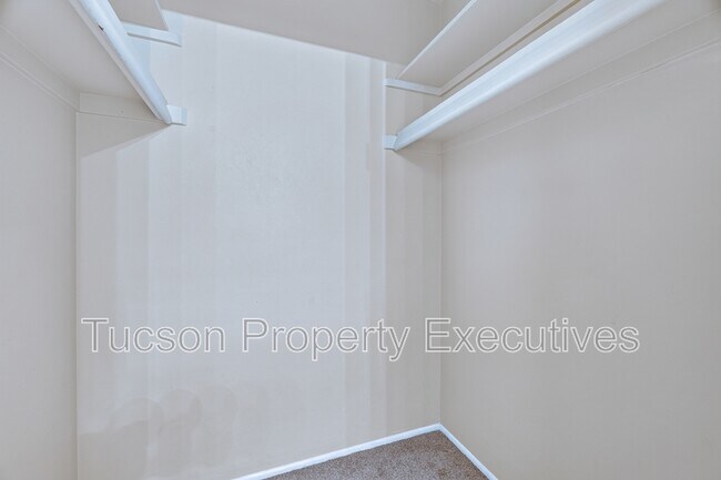 Building Photo - 510 W Cll Lago