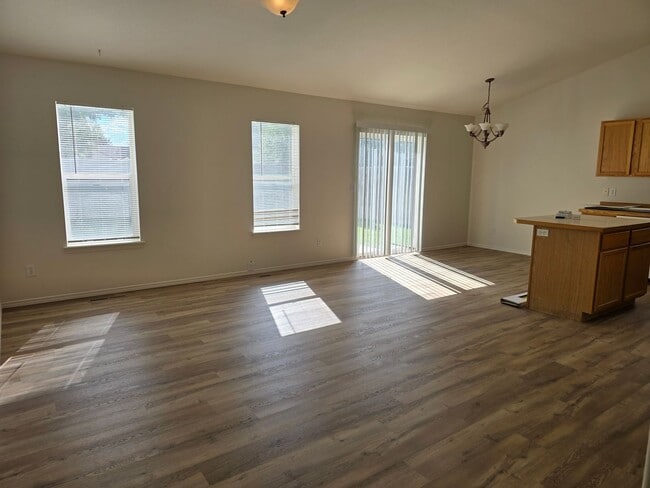 Building Photo - Spacious 4 Bed | 2 Bath Home – 1,520 Sq Ft – Pets Negotiable