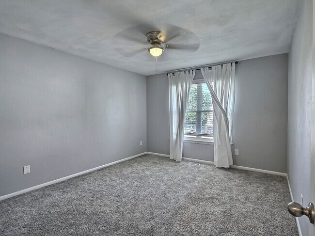 Building Photo - 613 Folkstone Way