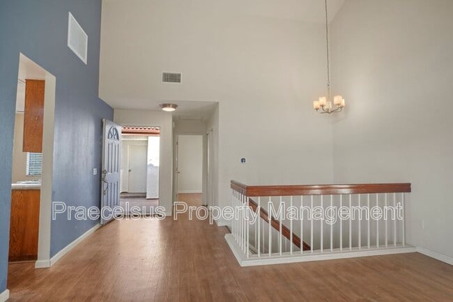 Building Photo - 1535 Apache Dr