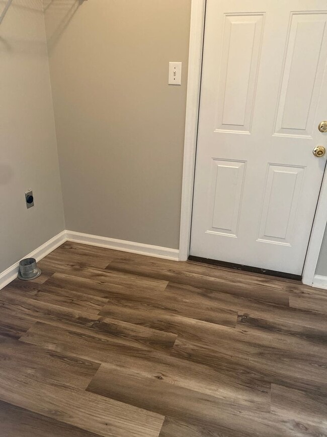 Building Photo - Carolina Lakes!!