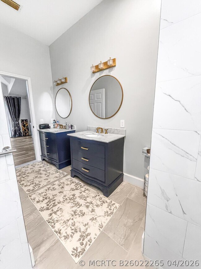 Building Photo - 12989 Meadowbreeze Dr