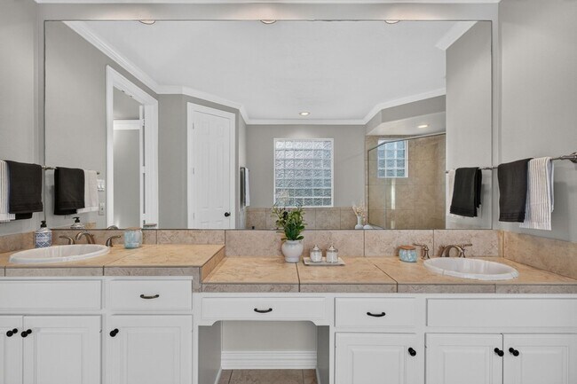 Building Photo - 13511 Indigo Lake