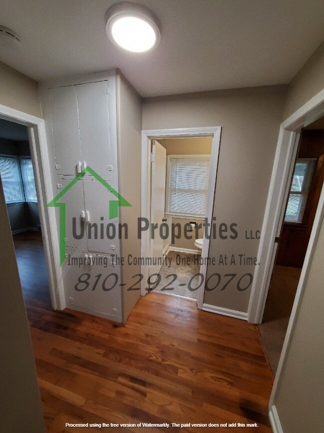 Building Photo - 4034 Pine Grove Ave