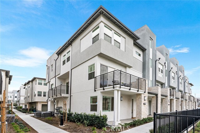 Building Photo - 1323 W Cara Dr