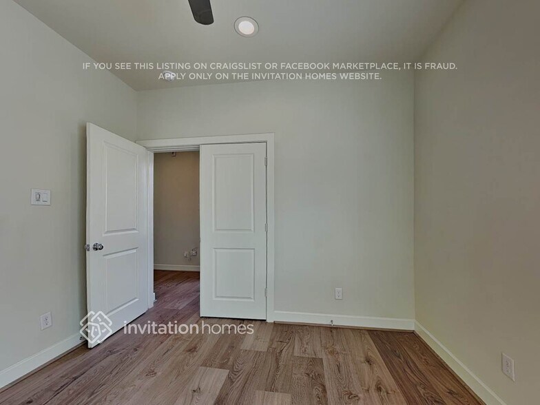 Building Photo - 713 Carriage Knls Dr