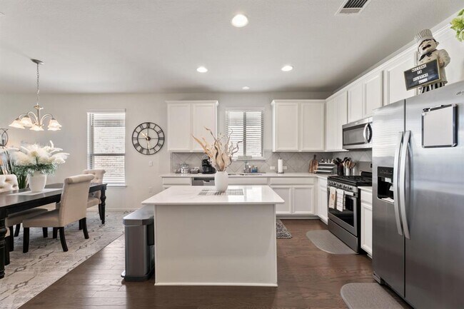 Building Photo - 6909 Bellingham Dr