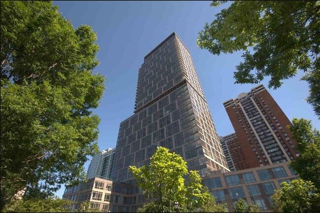 Building Photo - 75 Park Ln S