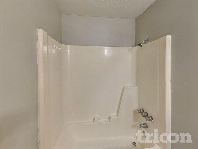 Building Photo - 385 Nectarine Dr