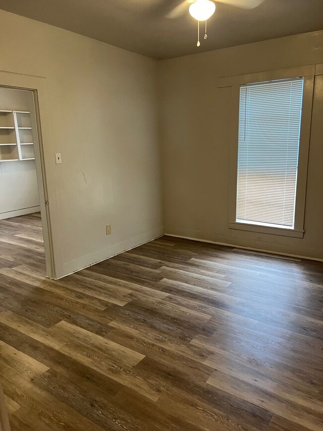 Building Photo - Large 3/2 Home in Sweetwater with Shop