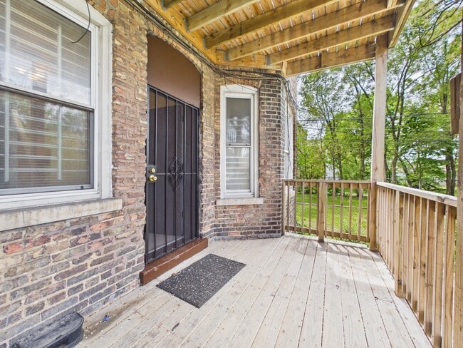 Building Photo - 5328 S Calumet Ave