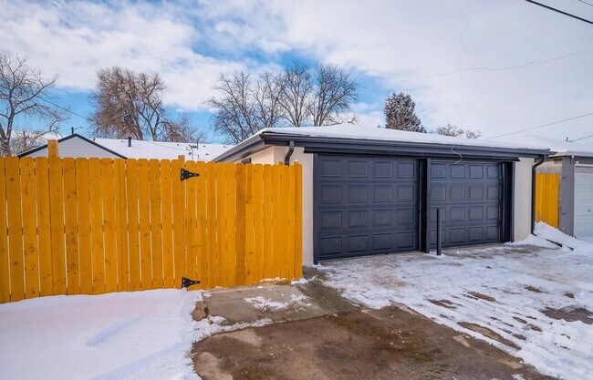 Building Photo - 3240 Dexter St