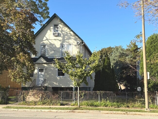 Building Photo - 1723 Emerson St