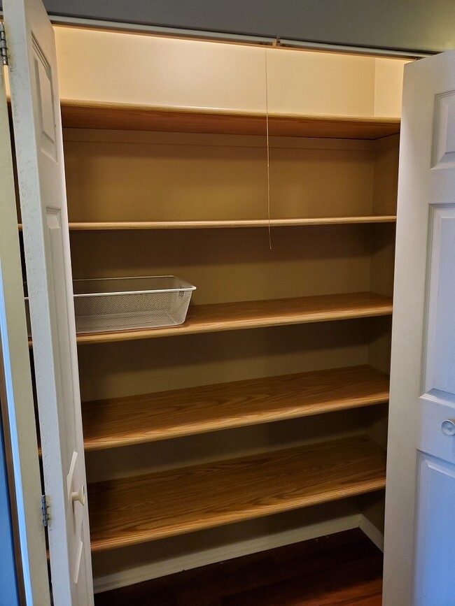 Building Photo - 899 S Plymouth Ct