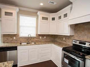 Granite Countertops, Stainless appliances - 6513 Knollview W Way
