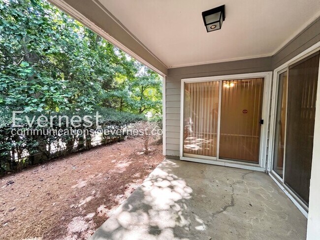 Building Photo - Spacious 2 Bed, 2 Bath Condo with Modern Amenities / No Pets Allowed / Available No!