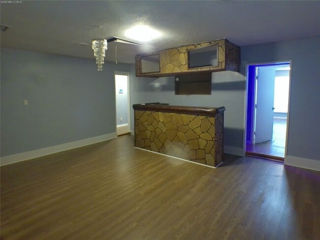 Building Photo - 15914 Willbriar Ln