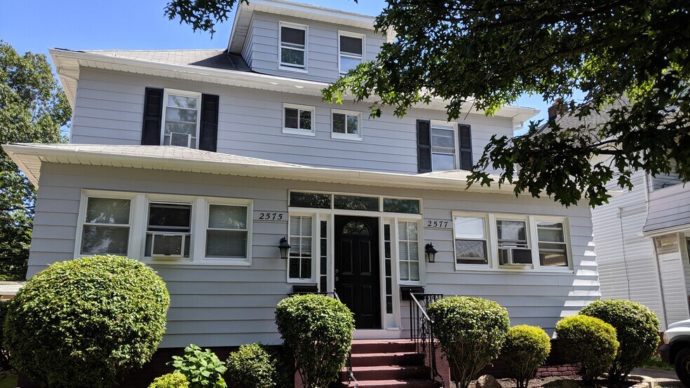 Building Photo - 2577 E 127th St