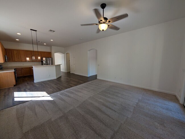 Building Photo - 4 bedroom 2 Bathroom Cooper Commons Home