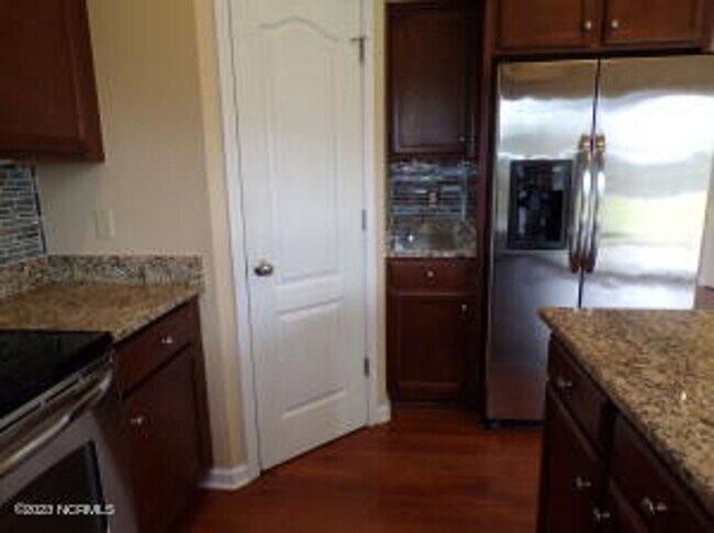 Building Photo - 4 Bedroom 2.5 Bathroom home located in Carolina Subdivision