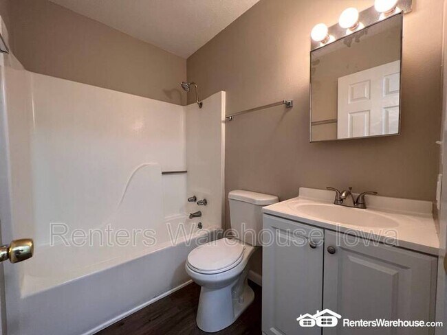 Building Photo - 3012 Raccoon St