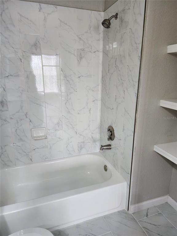 Building Photo - 9401 Crescent Loop Cir