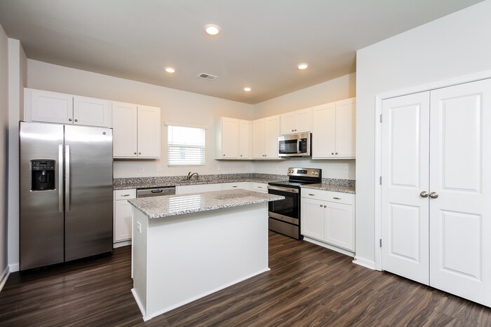 Building Photo - 204 Dorian Lp