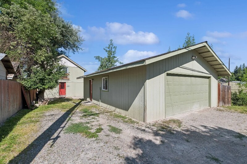 Building Photo - 633 Kalispell Ave