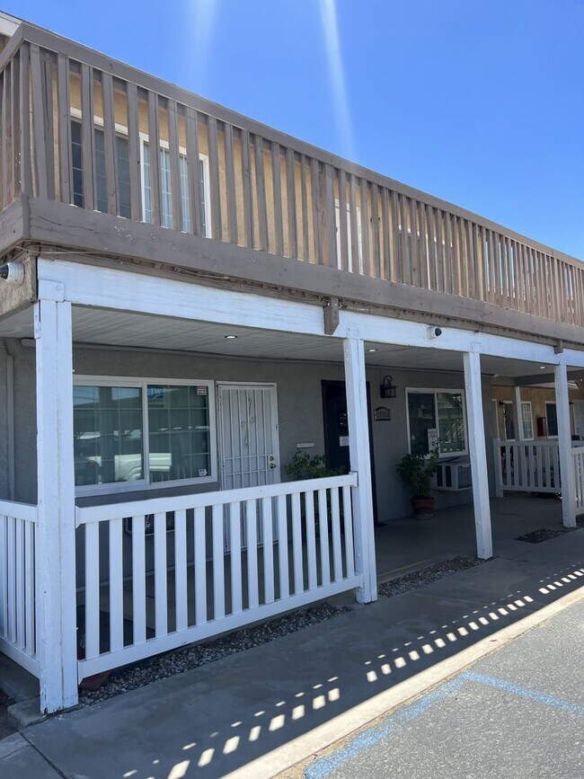 Building Photo - Single Story 1 Bedroom Apartments for Rent!