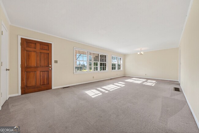 Building Photo - 741 East Ave