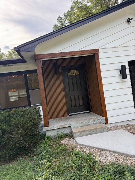 Building Photo - 3979 S Farm Road 193